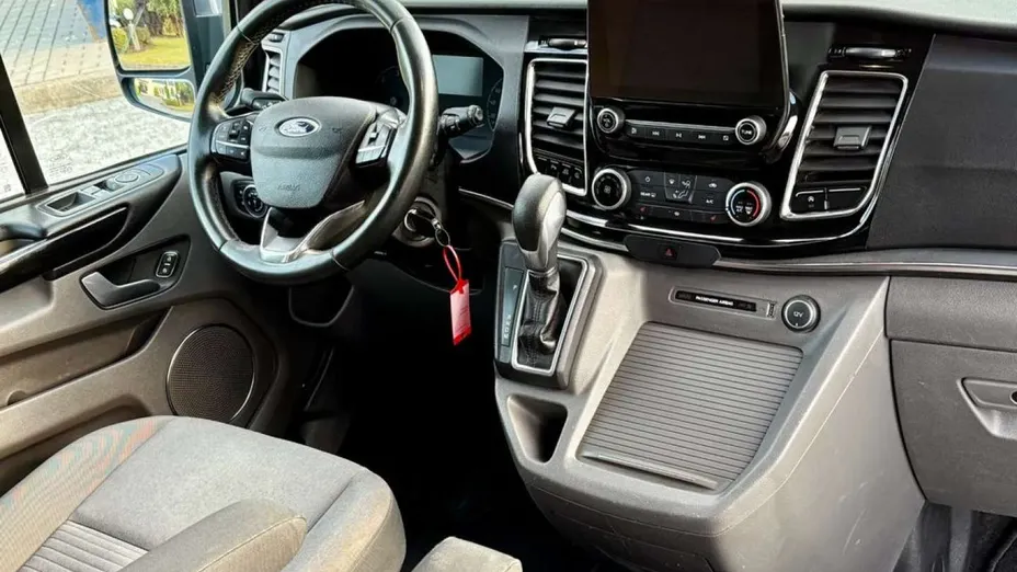 FORD Tourneo Custom -