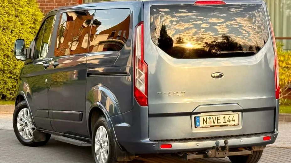 FORD Tourneo Custom -
