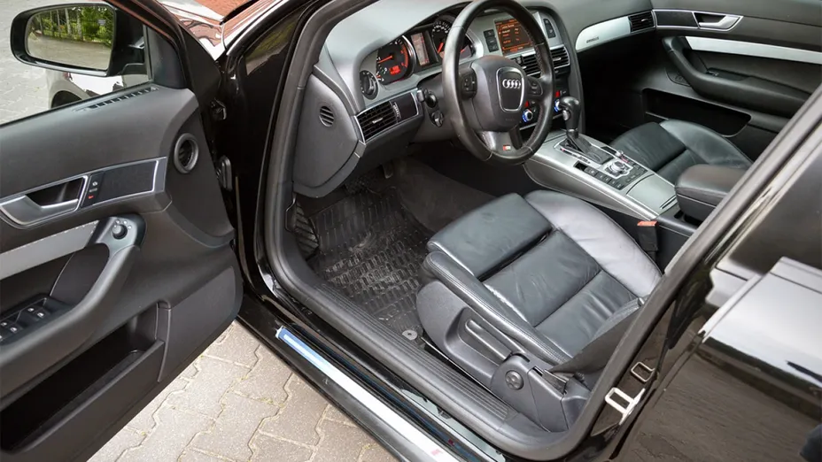 AUDI A6 -