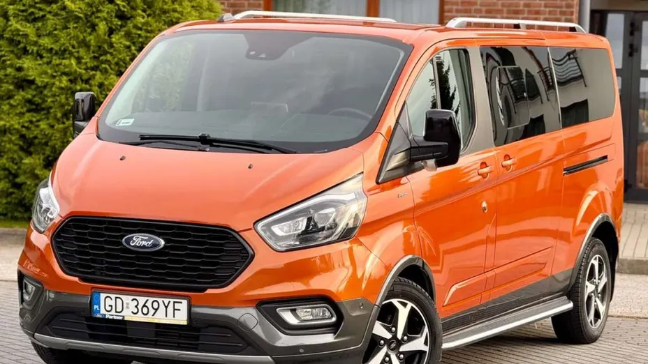 FORD Tourneo Custom -