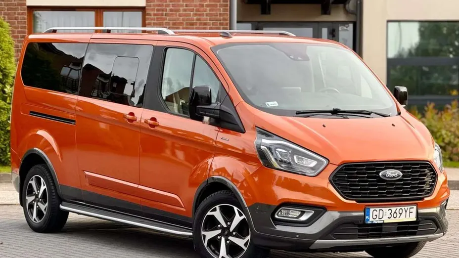 FORD Tourneo Custom -