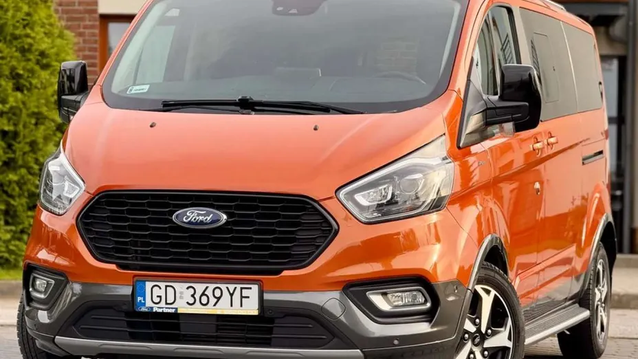 FORD Tourneo Custom -