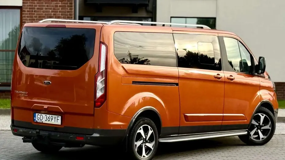 FORD Tourneo Custom -