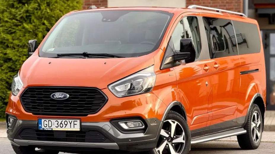 FORD Tourneo Custom -