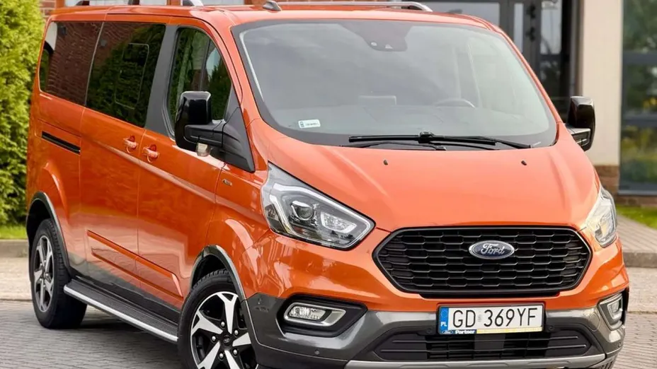 FORD Tourneo Custom -