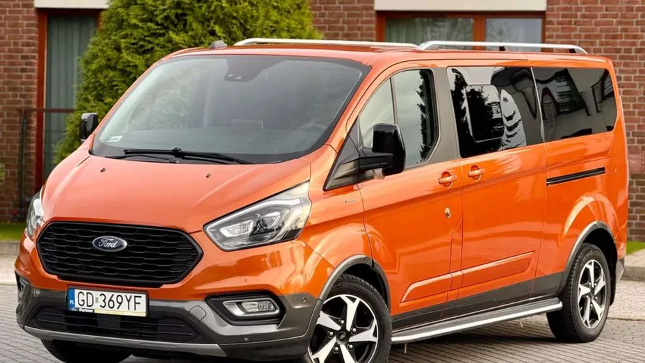 FORD Tourneo Custom -