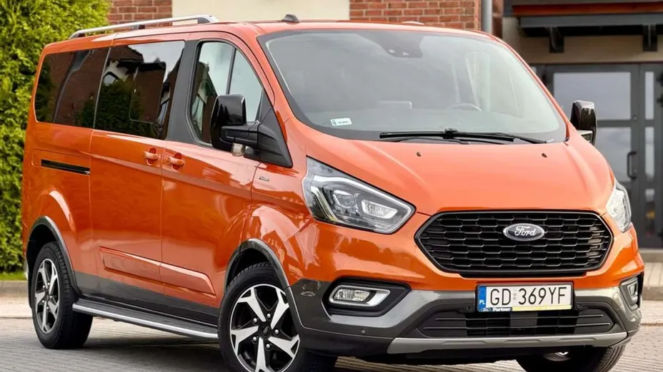 FORD Tourneo Custom -