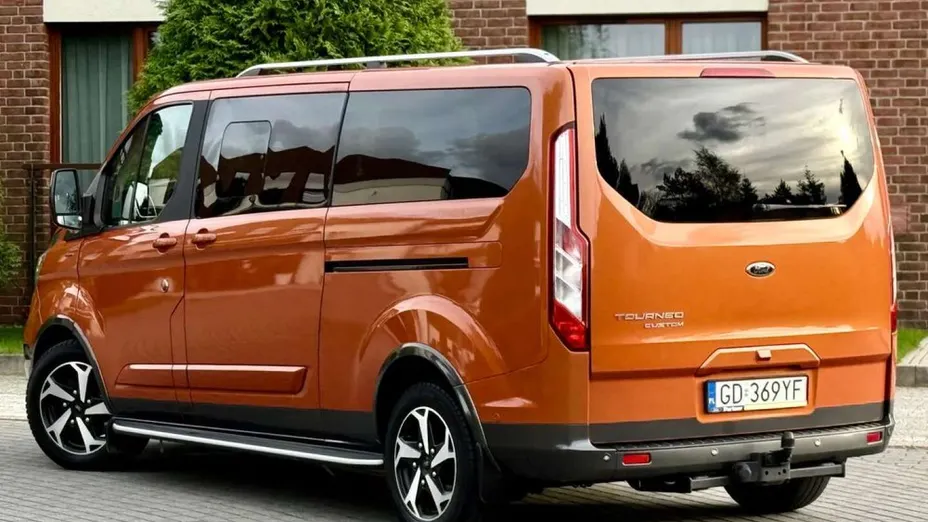 FORD Tourneo Custom -