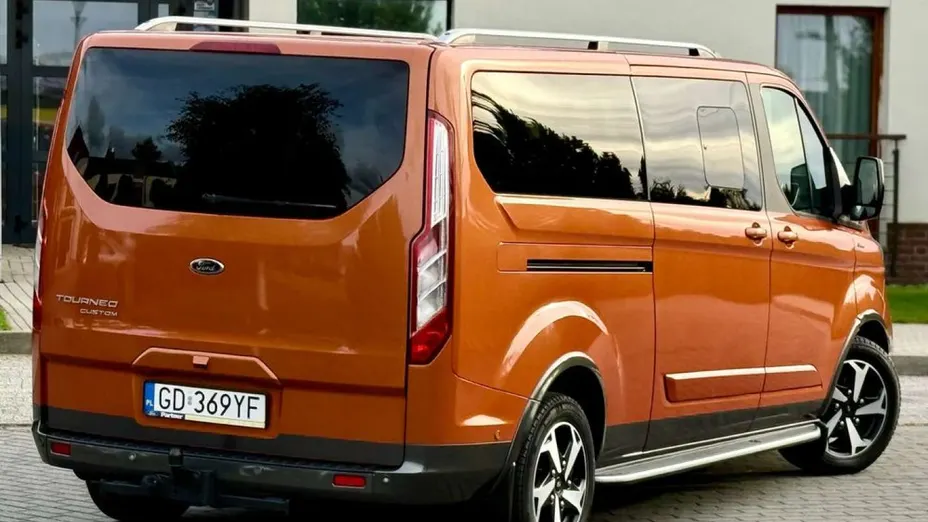 FORD Tourneo Custom -