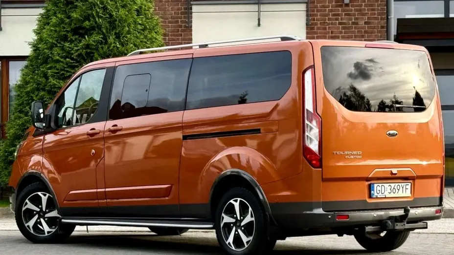 FORD Tourneo Custom -