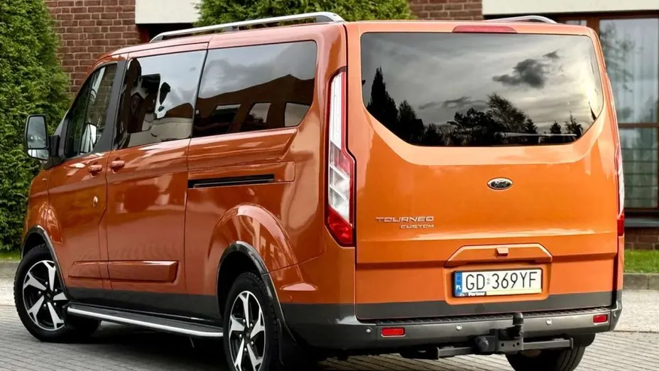 FORD Tourneo Custom -