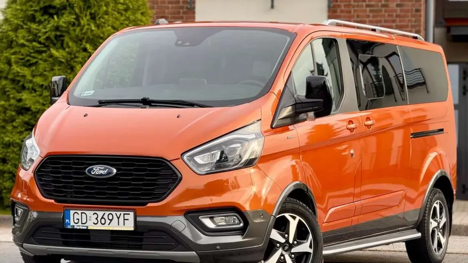FORD Tourneo Custom -
