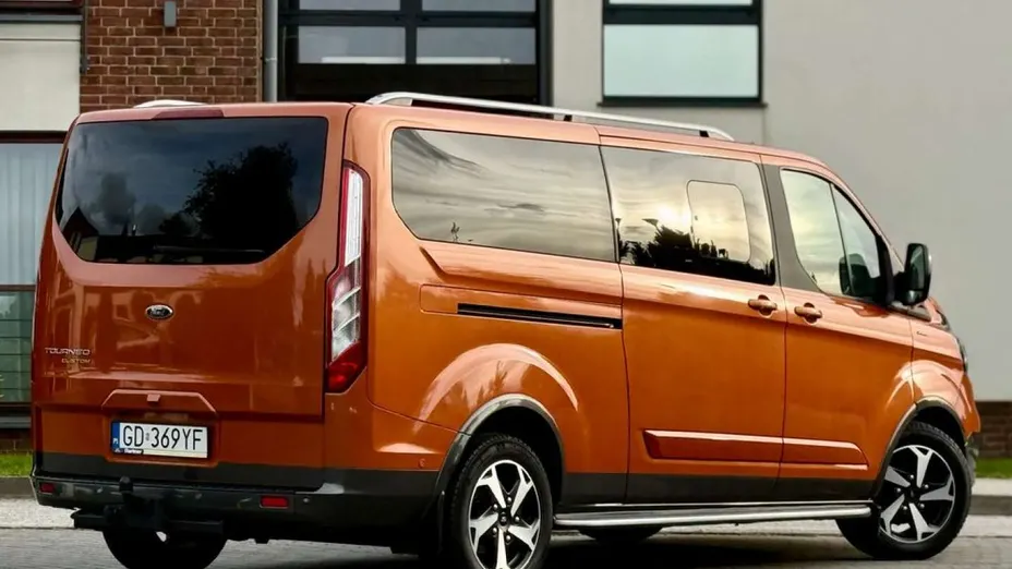 FORD Tourneo Custom -