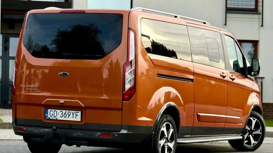FORD Tourneo Custom -