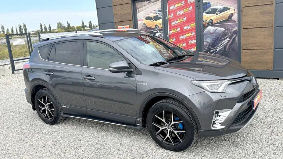 TOYOTA RAV4 -