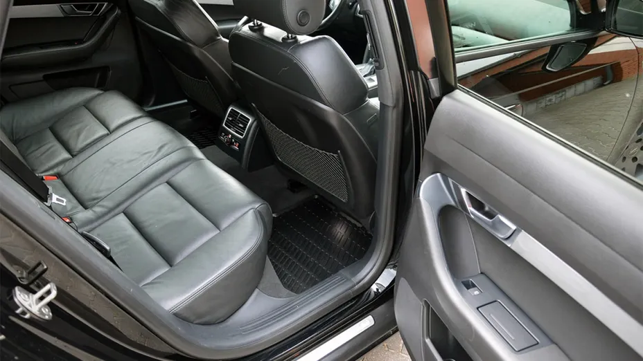 AUDI A6 -