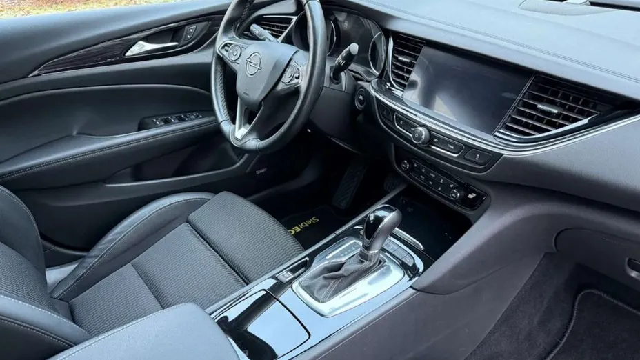 OPEL Insignia -