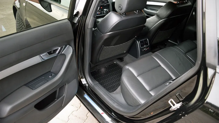 AUDI A6 -