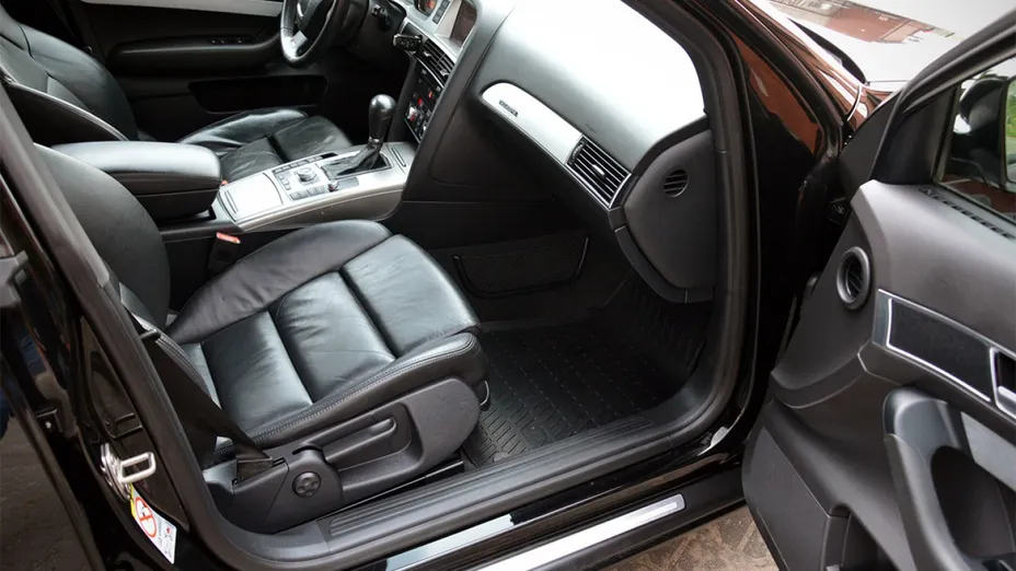 AUDI A6 -