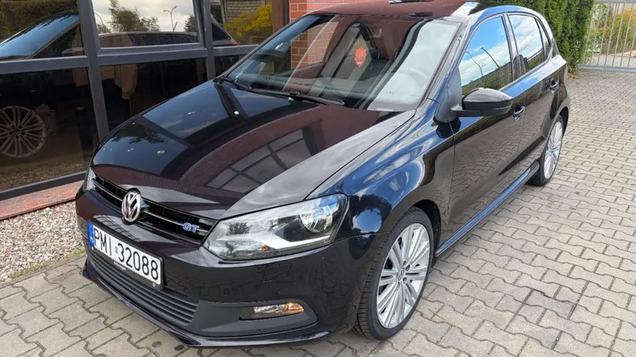 VOLKSWAGEN Polo -