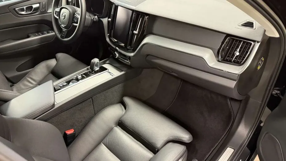 VOLVO XC60 -