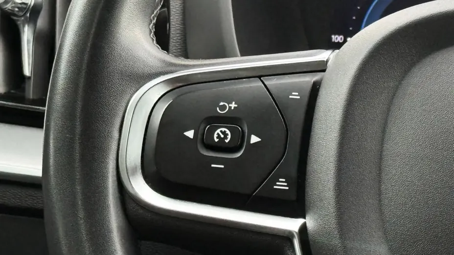 VOLVO XC60 -