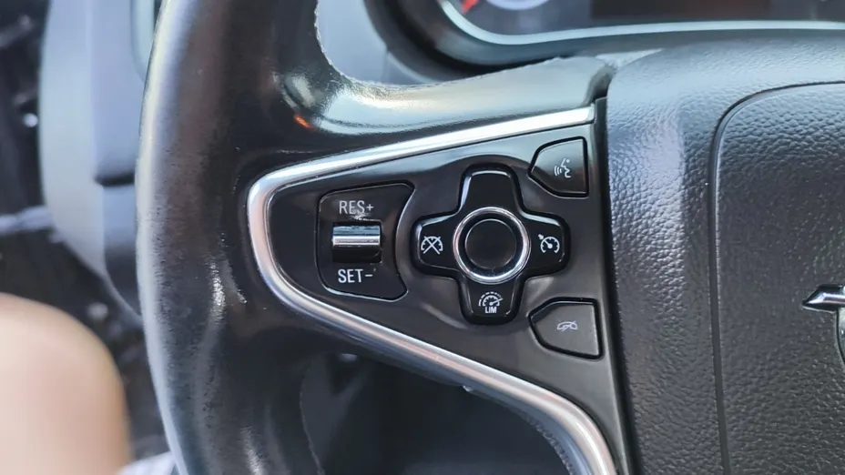 OPEL Insignia -