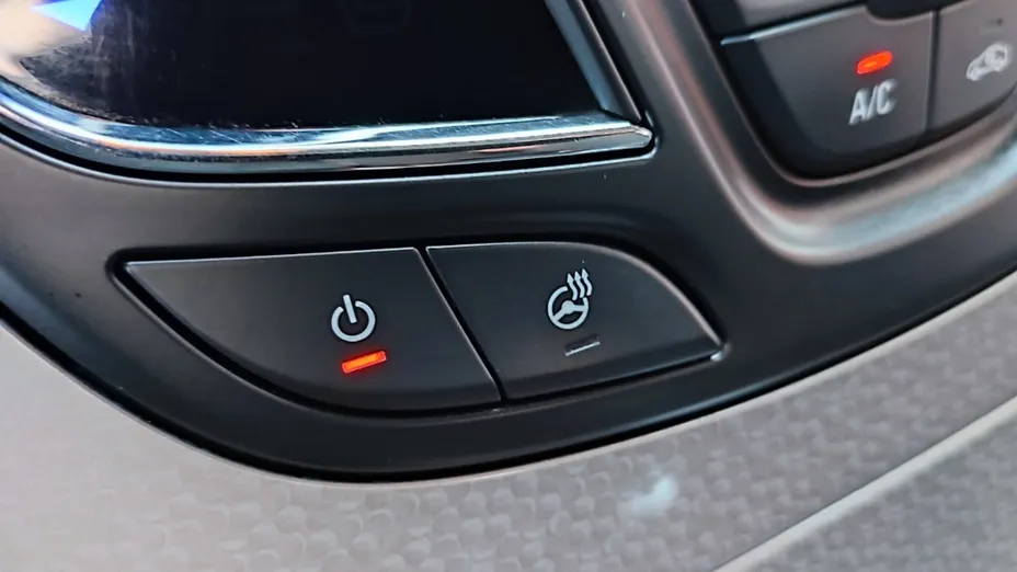 OPEL Insignia -