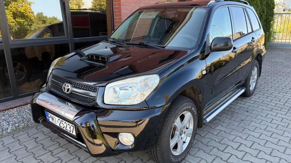 TOYOTA RAV4 -