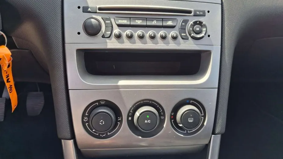 PEUGEOT 308 -