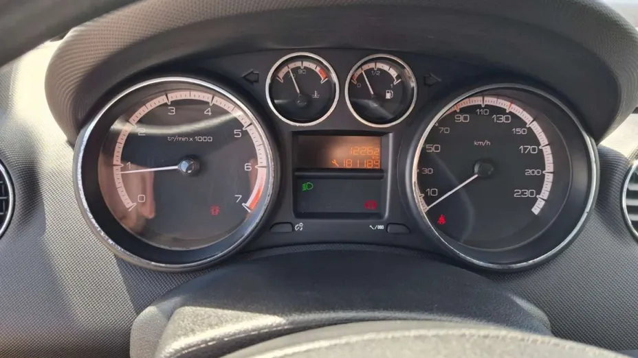 PEUGEOT 308 -
