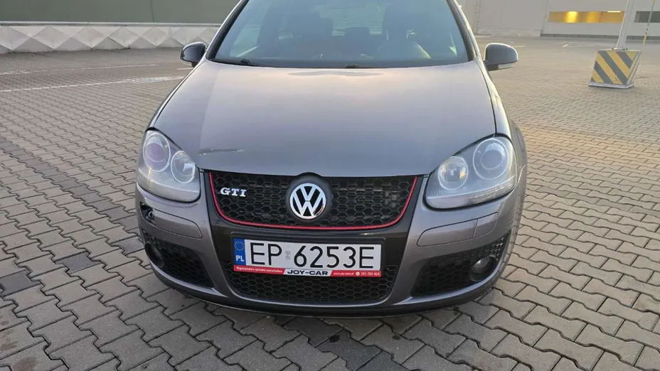 VOLKSWAGEN Golf -