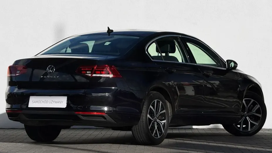 VOLKSWAGEN Passat -