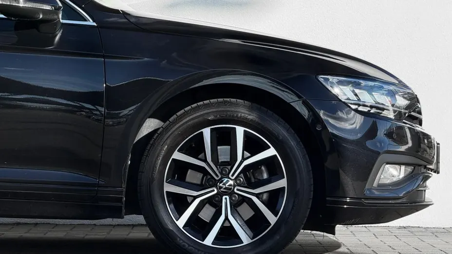 VOLKSWAGEN Passat -