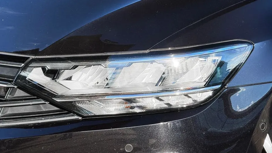 VOLKSWAGEN Passat -