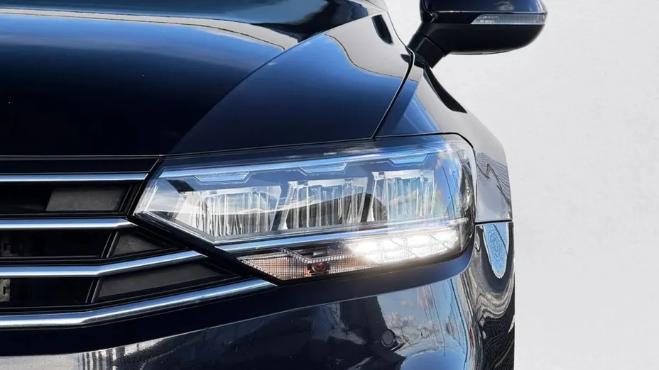VOLKSWAGEN Passat -