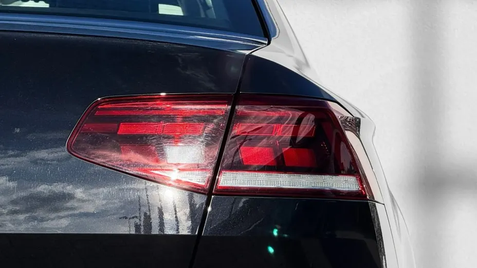 VOLKSWAGEN Passat -