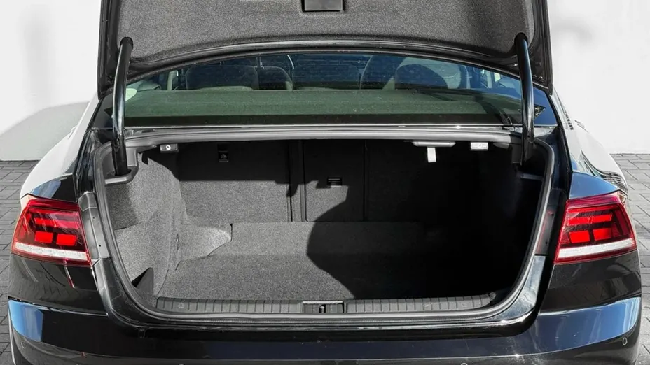 VOLKSWAGEN Passat -