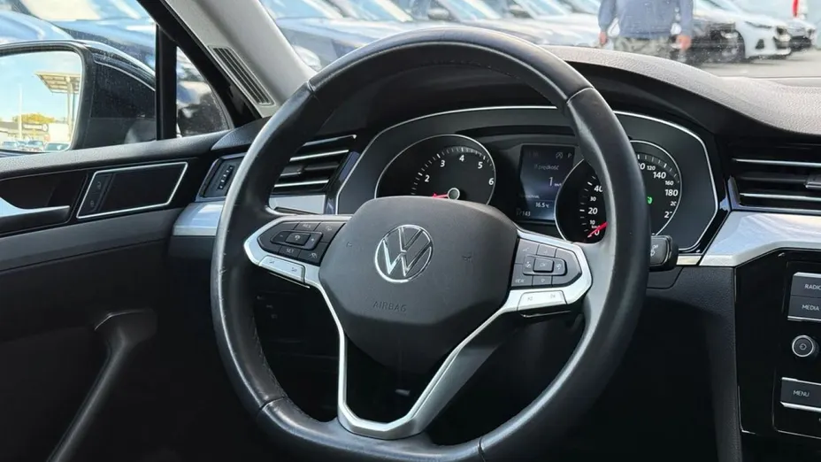 VOLKSWAGEN Passat -