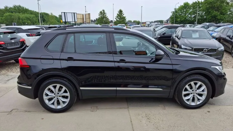 VOLKSWAGEN Tiguan -
