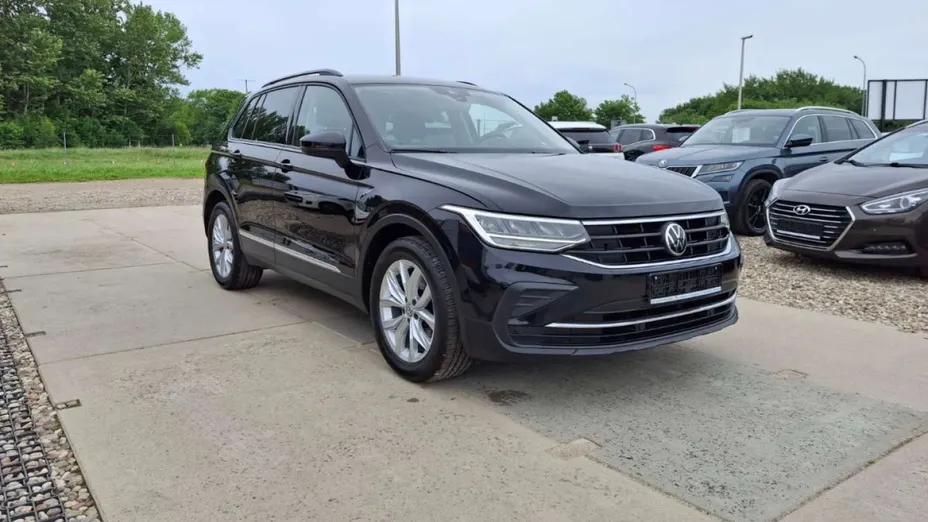 VOLKSWAGEN Tiguan -