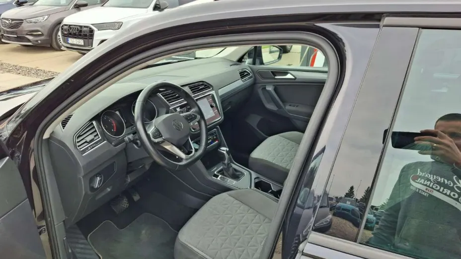 VOLKSWAGEN Tiguan -