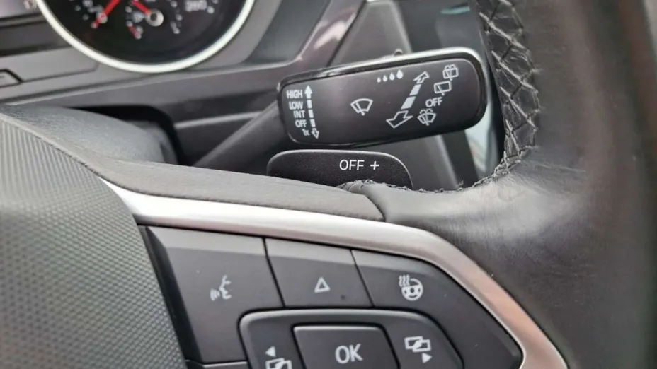 VOLKSWAGEN Tiguan -