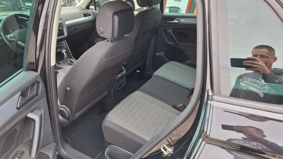 VOLKSWAGEN Tiguan -