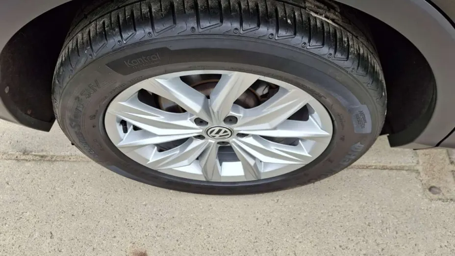VOLKSWAGEN Tiguan -