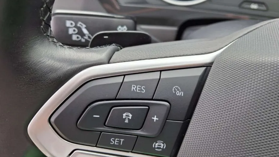VOLKSWAGEN Tiguan -