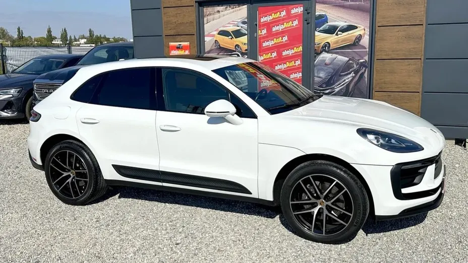 PORSCHE Macan -