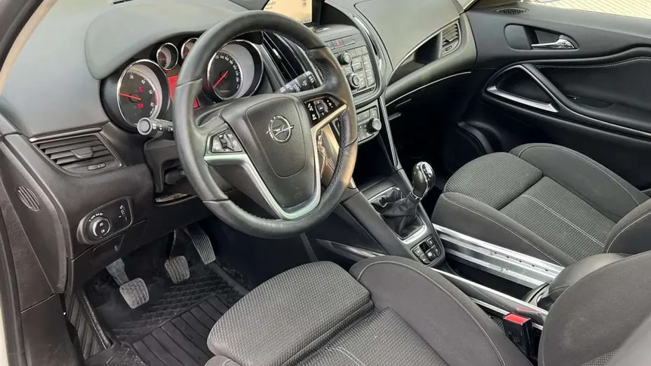 OPEL Zafira -