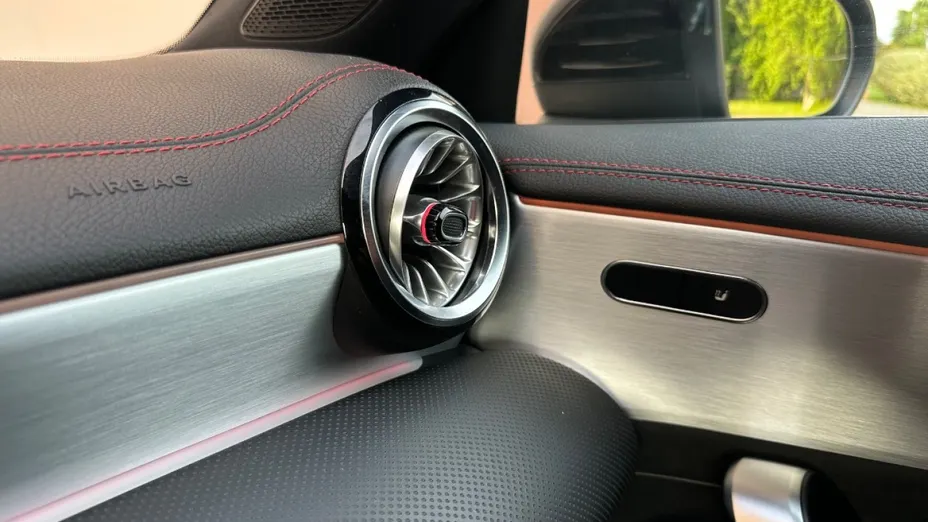 MERCEDES-BENZ CLA -