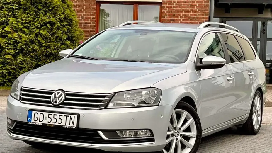 VOLKSWAGEN Passat -